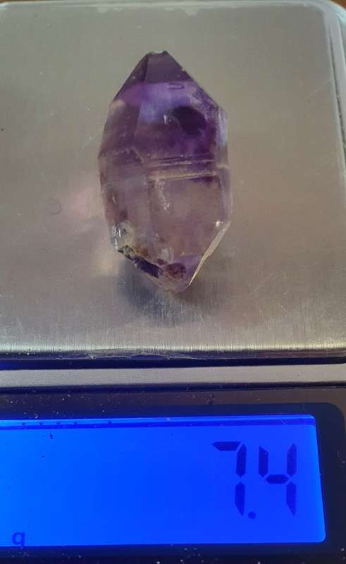 AMETHYST  RAW CRYSTAL. 7.4 GRAMS.  30 MM LONG X  48 MM CIRC.