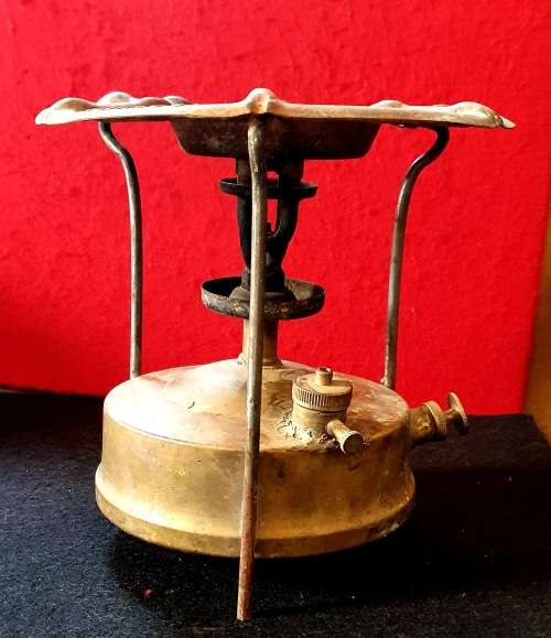ANTIQUE BRASS PRIMUS STOVE.
