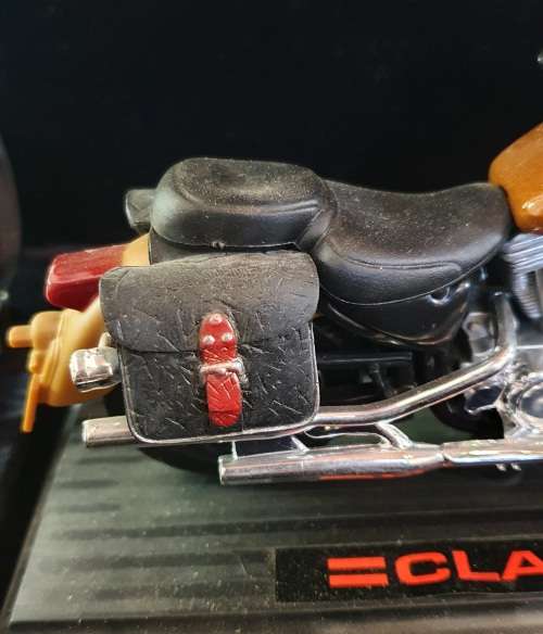 HARLEY DAVIDSON 1/10 DIE CAST WITH PLASTIC DETAIL CLASSIC RANGE MODEL ( A )