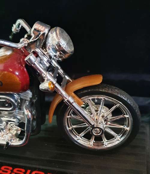 HARLEY DAVIDSON 1/10 DIE CAST WITH PLASTIC DETAIL CLASSIC RANGE MODEL ( A )