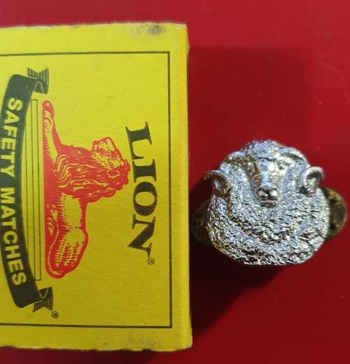 ANTIQUE METAL RAM BROOCH. VERY FINE DETAIL.