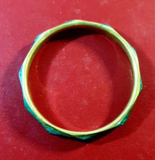 VINTAGE MALACHITE STONE AND HEAVY BRASS BANGLE.