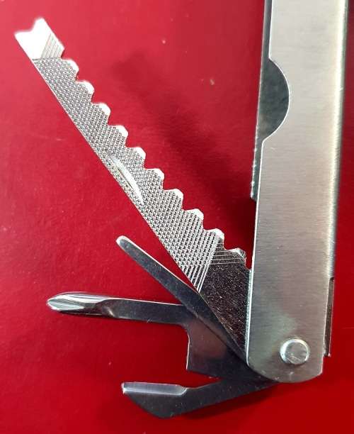 MULTI TOOL SURVIVAL KNIFE. AS GOOD AS NEW.