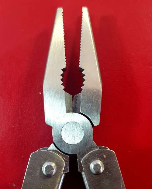 MULTI TOOL SURVIVAL KNIFE. AS GOOD AS NEW.