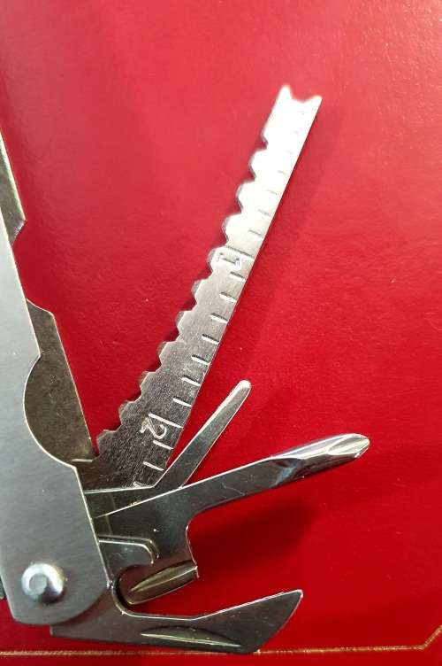 MULTI TOOL SURVIVAL KNIFE. AS GOOD AS NEW.