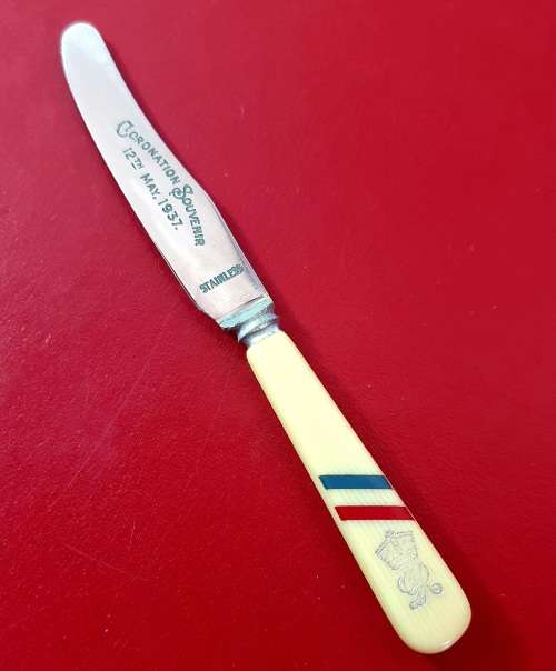 1937 CORONATION KING GEORGE V1 SOUVENIR BUTTER KNIFE. EXCEPTIONAL !! IN BOX AND SLEAVE!!