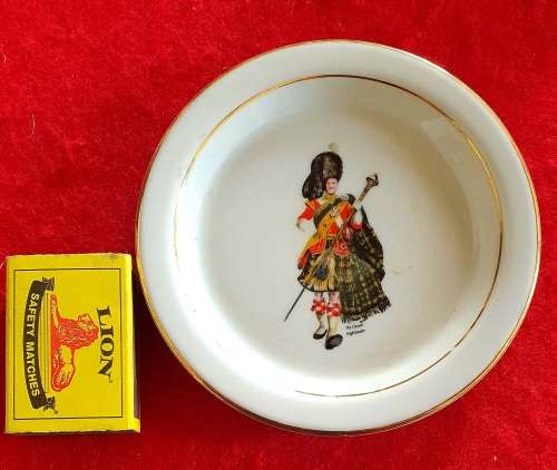 9 X VINTAGE WHITE LABEL LIMITED EDD PORCELAIN COASTERS. BID PER COASTER.11 CM DIAMETER X 1 CM DEEP