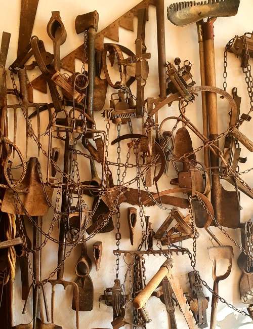 NEXT HUGE AUCTION 31 AUG !! 70 LOTS @ R1.00 STARTING!!!! (PAARDEKRAAL EEUFEES EENDRAGT MAAKT MAGT.)