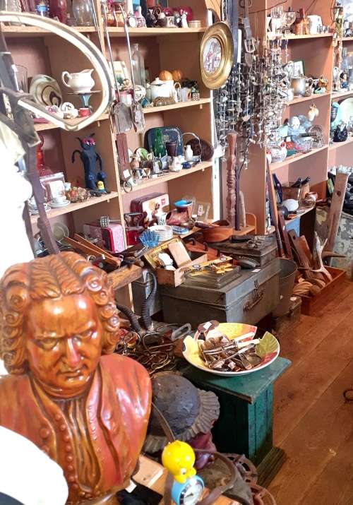 NEXT HUGE AUCTION 31 AUG !! 70 LOTS @ R1.00 STARTING!!!! (PAARDEKRAAL EEUFEES EENDRAGT MAAKT MAGT.)