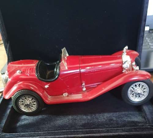 1932 ALFA ROMEO 8C 2300 SPIDER TOURING RED 1/18 SCALE DIECAST CAR MODEL BY BBURAGO.24CM LONG.