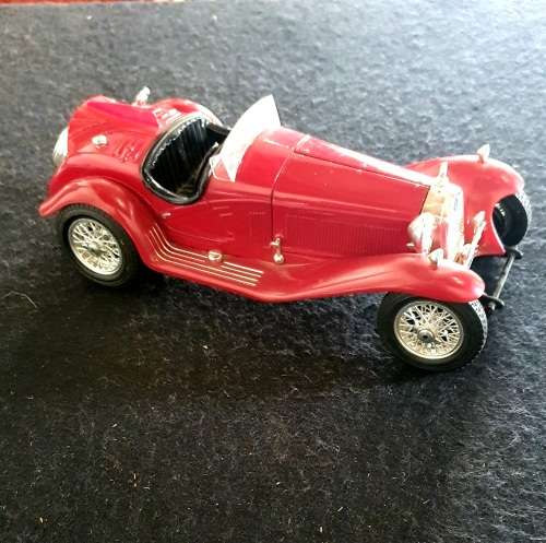1932 ALFA ROMEO 8C 2300 SPIDER TOURING RED 1/18 SCALE DIECAST CAR MODEL BY BBURAGO.24CM LONG.
