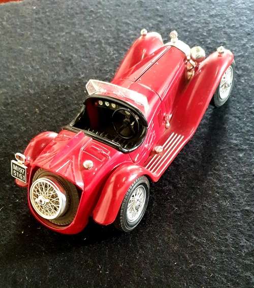 1932 ALFA ROMEO 8C 2300 SPIDER TOURING RED 1/18 SCALE DIECAST CAR MODEL BY BBURAGO.24CM LONG.