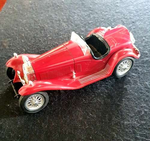 1932 ALFA ROMEO 8C 2300 SPIDER TOURING RED 1/18 SCALE DIECAST CAR MODEL BY BBURAGO.24CM LONG.