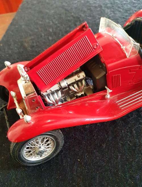 1932 ALFA ROMEO 8C 2300 SPIDER TOURING RED 1/18 SCALE DIECAST CAR MODEL BY BBURAGO.24CM LONG.