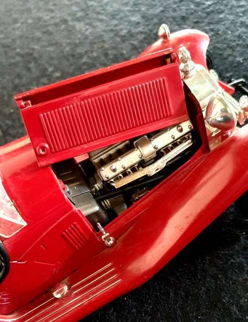 1932 ALFA ROMEO 8C 2300 SPIDER TOURING RED 1/18 SCALE DIECAST CAR MODEL BY BBURAGO.24CM LONG.