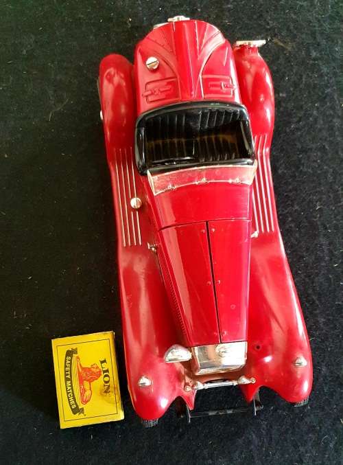 1932 ALFA ROMEO 8C 2300 SPIDER TOURING RED 1/18 SCALE DIECAST CAR MODEL BY BBURAGO.24CM LONG.