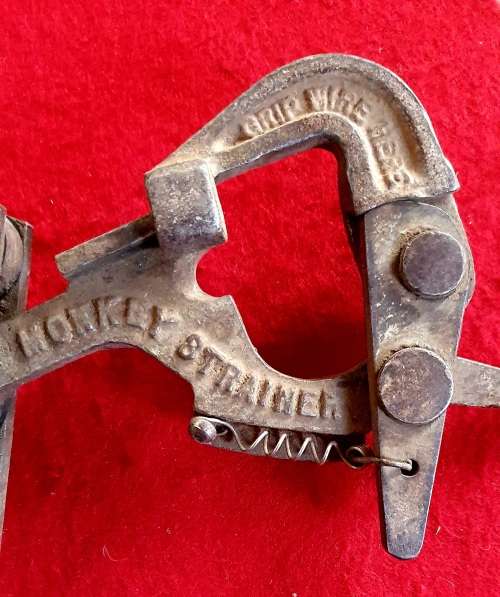 ANTIQUE ORIGINAL MONKEY STRAINER !! WIRE STRAINER / DRAAD TREKKER. ALL INTACT. VERY RARE FIND !!