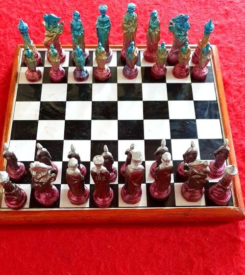 VINTAGE SOLID HEAVY LEAD CHESS PIECES ON CERAMIC BOARD CHESS SET.