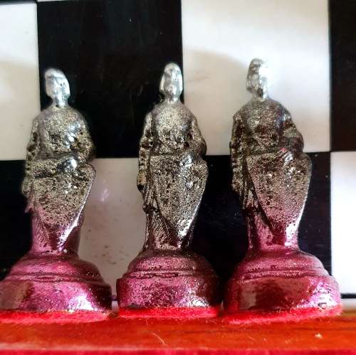 VINTAGE SOLID HEAVY LEAD CHESS PIECES ON CERAMIC BOARD CHESS SET.