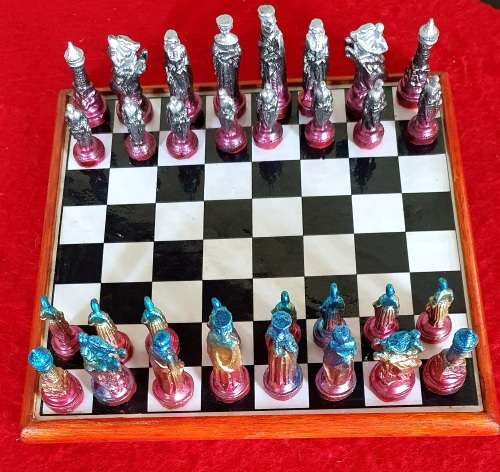 VINTAGE SOLID HEAVY LEAD CHESS PIECES ON CERAMIC BOARD CHESS SET.