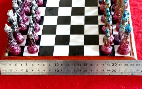 VINTAGE SOLID HEAVY LEAD CHESS PIECES ON CERAMIC BOARD CHESS SET.