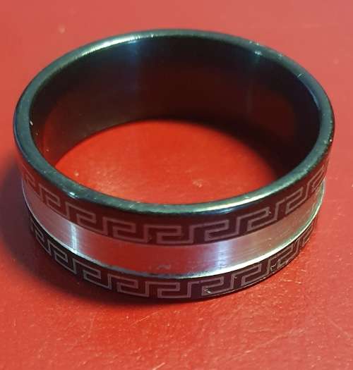 MENS WEDDING BI METAL VERSACE RING - BLACK. SIZE 19