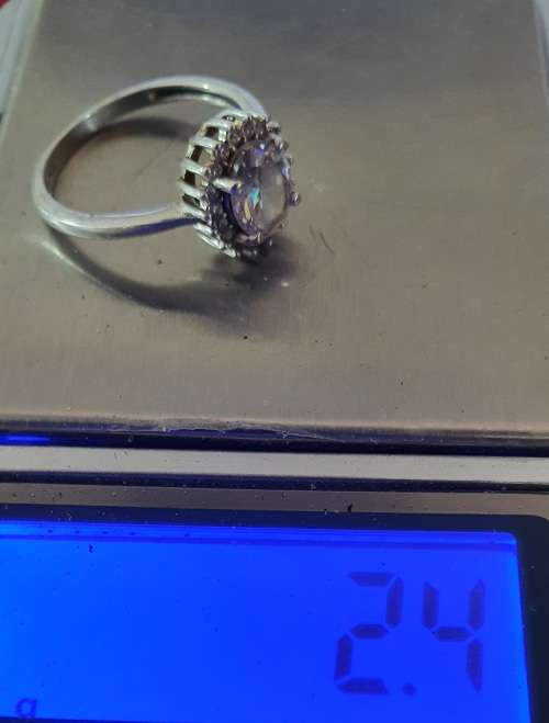 VINTAGE 925 SILVER RING WITH FACET CUT ZIRCONIA. 2.40 GRAMS. SIZE 6.