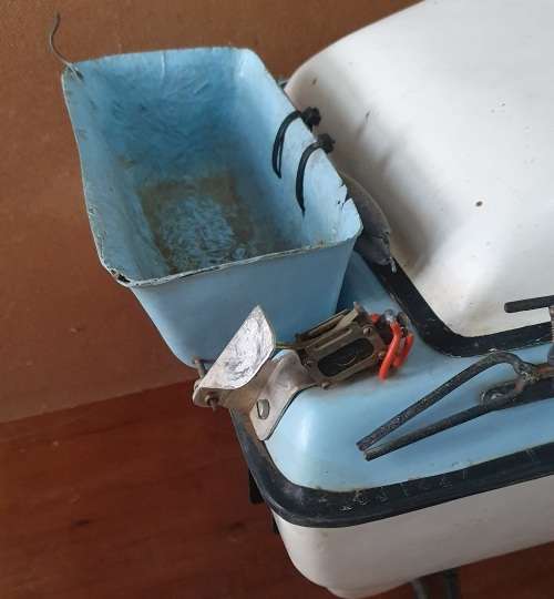 BAIT & TACKLE BOAT. 12 V . FIBRE GLASS.  87CM LONG.