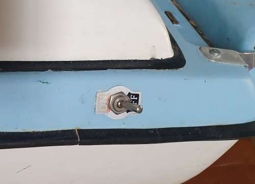 BAIT & TACKLE BOAT. 12 V . FIBRE GLASS.  87CM LONG.