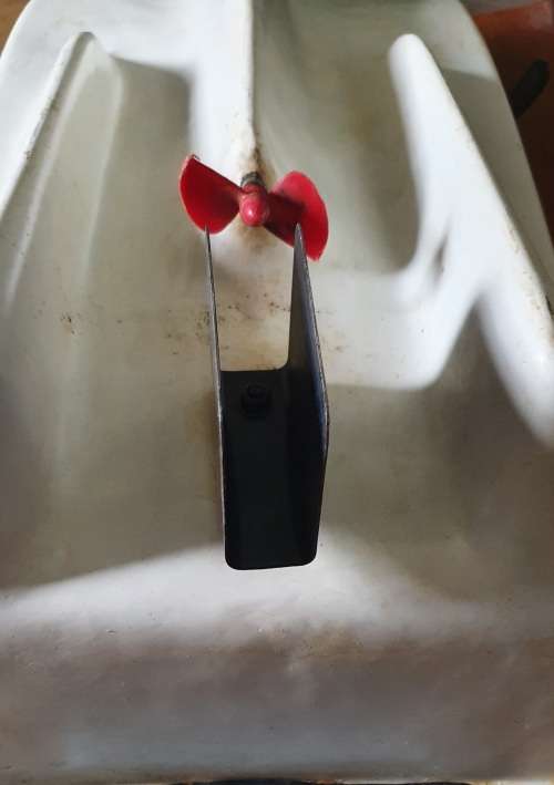 BAIT & TACKLE BOAT. 12 V . FIBRE GLASS.  87CM LONG.