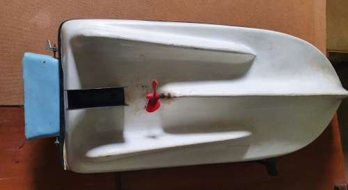 BAIT & TACKLE BOAT. 12 V . FIBRE GLASS.  87CM LONG.