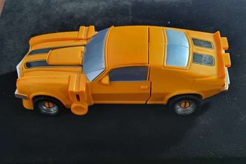 TRANSFORMERS BUMBLE BEE 1977 Chevy Camaro Hollywood -1:24. PLASTIC. 16CM LONG.