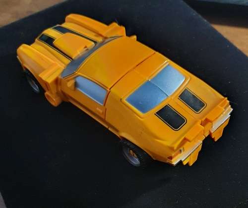 TRANSFORMERS BUMBLE BEE 1977 Chevy Camaro Hollywood -1:24. PLASTIC. 16CM LONG.