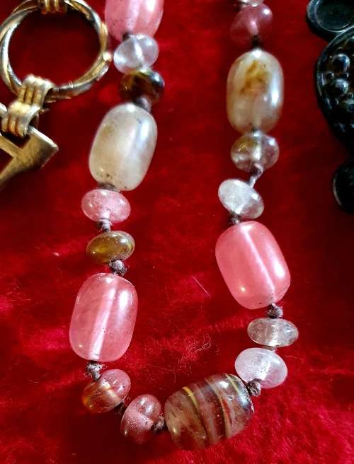 30 PIECES ANTIQUE TO VINTAGE JEWELLERY AND BITS AND BOBS. 50 X MORE ITEMS ON SAME AUCTION !!