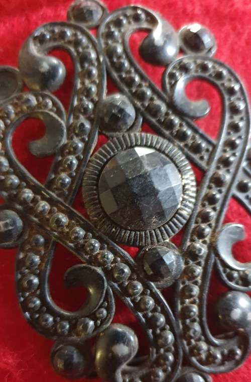 30 PIECES ANTIQUE TO VINTAGE JEWELLERY AND BITS AND BOBS. 50 X MORE ITEMS ON SAME AUCTION !!
