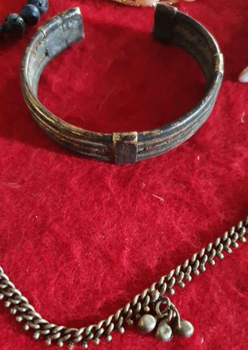 30 PIECES ANTIQUE TO VINTAGE JEWELLERY AND BITS AND BOBS. 50 X MORE ITEMS ON SAME AUCTION !!
