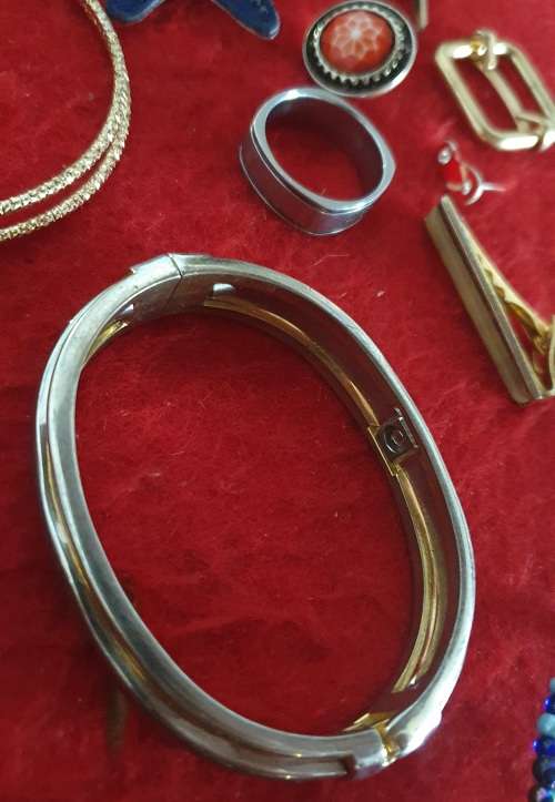 30 PIECES ANTIQUE TO VINTAGE JEWELLERY AND BITS AND BOBS. 50 X MORE ITEMS ON SAME AUCTION !!