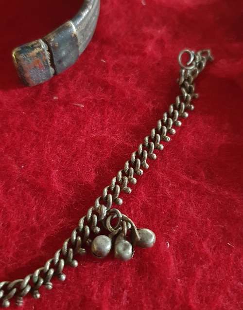 30 PIECES ANTIQUE TO VINTAGE JEWELLERY AND BITS AND BOBS. 50 X MORE ITEMS ON SAME AUCTION !!
