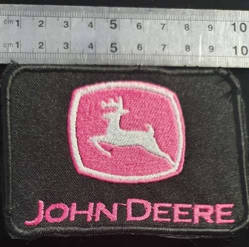 JOHN DEERE LADY  EMBROIDERED LOGO . EXCEPTIONAL QUALITY . IDEAL FOR JACKETS.