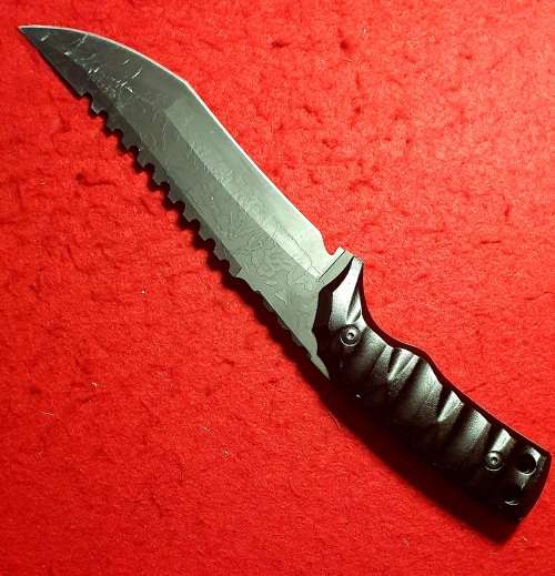31CM  PATTERN EMBOSSED BLADE SAWTOOTH BACK TACTICAL KNIFE.