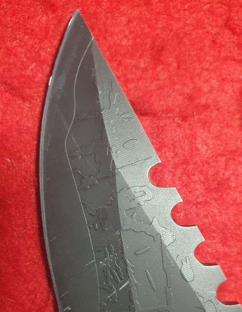 31CM  PATTERN EMBOSSED BLADE SAWTOOTH BACK TACTICAL KNIFE.