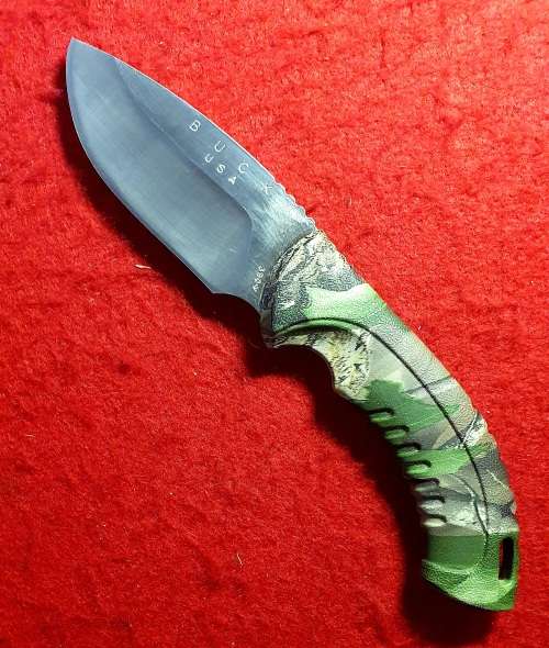 BUCK 390 OMNI HUNTER FIXED BLADE KNIFE WITH CAMO HANDLE 19.70 CM LONG. WITH CAMO SHEATH.
