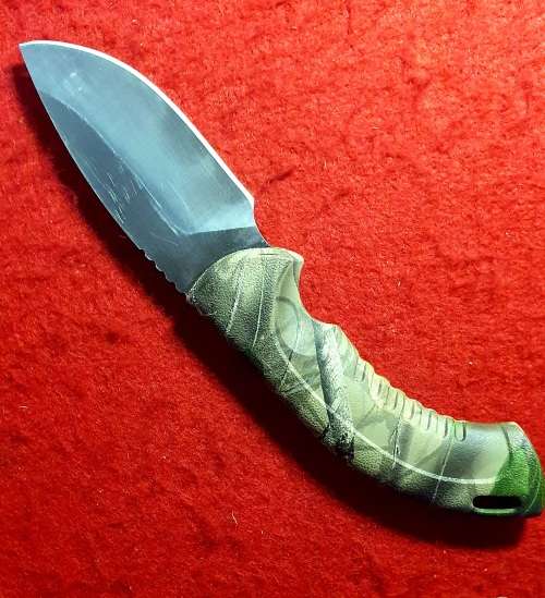 BUCK 390 OMNI HUNTER FIXED BLADE KNIFE WITH CAMO HANDLE 19.70 CM LONG. WITH CAMO SHEATH.
