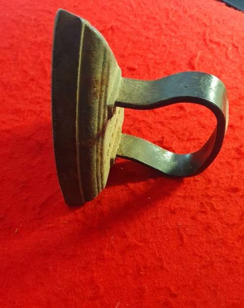 ANTIQUE HEAVY FALKIRK NO5 SAD IRON.