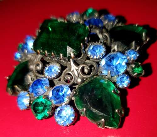 ANTIQUE HEAVY POLISHED GEMSTONE / GLASS ? BROOCH. EXQUISITE DETAIL. 5CM X 5CM. SEE DESCRIPTION !!