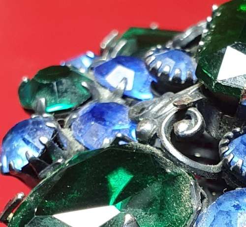ANTIQUE HEAVY POLISHED GEMSTONE / GLASS ? BROOCH. EXQUISITE DETAIL. 5CM X 5CM. SEE DESCRIPTION !!