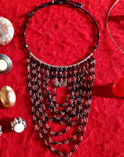 ANTIQUE TO VINTAGE JOB LOT QUALITY JEWELLERY. UNSORTED. 24 PIECES. 0NE BID FOR ALL. SEE PHOTO REPORT