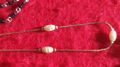 ANTIQUE TO VINTAGE JOB LOT QUALITY JEWELLERY. UNSORTED. 24 PIECES. 0NE BID FOR ALL. SEE PHOTO REPORT