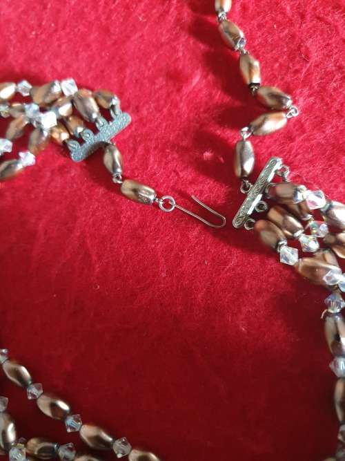 ANTIQUE TO VINTAGE JOB LOT QUALITY JEWELLERY. UNSORTED. 24 PIECES. 0NE BID FOR ALL. SEE PHOTO REPORT