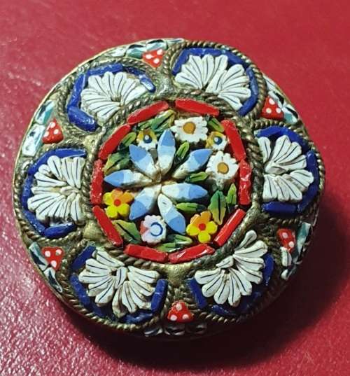 ANTIQUE MICRO MOSAIC BROOCH. ITALY MADE.